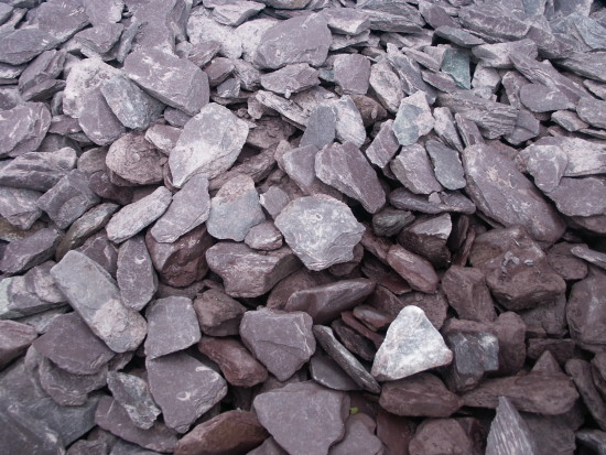 Plum Slate Chippings 20mm 